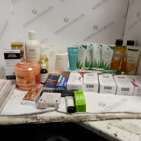 BOX OF ASSORTED COSMETICS TO INCLUDE IMPERIAL LEATHER, PANTENE, LOREAL ETC