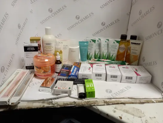 BOX OF ASSORTED COSMETICS TO INCLUDE IMPERIAL LEATHER, PANTENE, LOREAL ETC