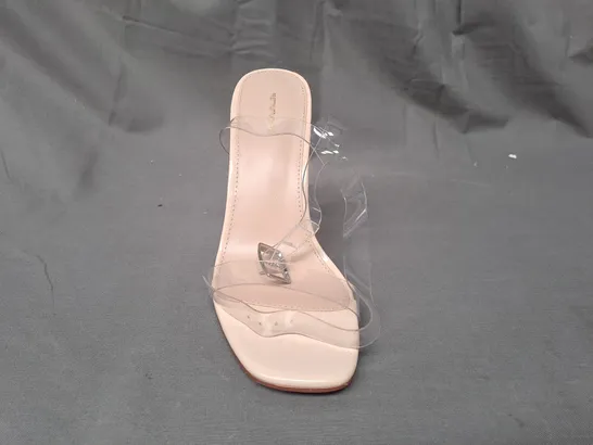 BOXED PAIR OF PRETTY LITTLE THING OPEN TOE HIGH HEEL SANDALS IN CLEAR/BEIGE SIZE 4