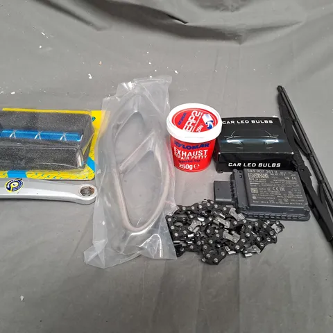 APPROX 10 ASSORTED CAR PARTS AND ITEMS TO INCLUDE EXHAUST PUTTY, BIKE CHAIN AND CAR LED BULBS