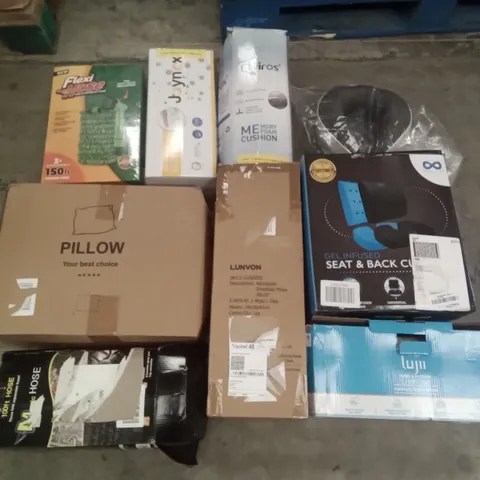 PALLET OF ASSORTED ITEMS INCLUDING TRAVEL PILLOW, ELVIROS MEMORY FOAM CERVICAL PILLOW, FLEXI HOSE, LUNVON ADJUSTABLE SHREDDED PILLOW, LUJII MEMORY FOAM PILLOW, GEL INFUSED SEAT & BACK CUSHION 