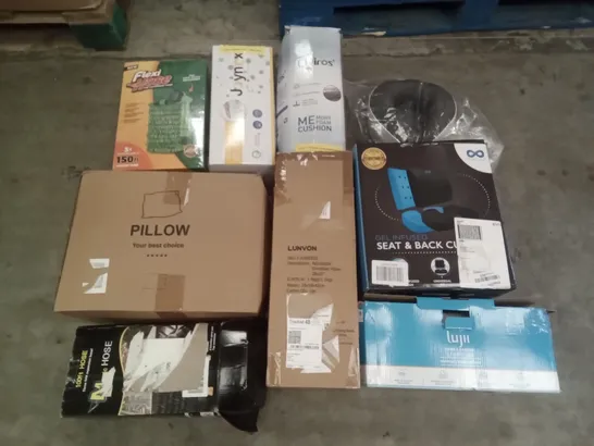 PALLET OF ASSORTED ITEMS INCLUDING TRAVEL PILLOW, ELVIROS MEMORY FOAM CERVICAL PILLOW, FLEXI HOSE, LUNVON ADJUSTABLE SHREDDED PILLOW, LUJII MEMORY FOAM PILLOW, GEL INFUSED SEAT & BACK CUSHION 