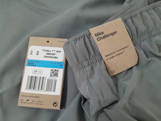 NIKE CHALLENGER 7" SHORTS IN SMOKE - M