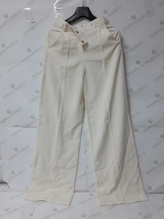 PRETTYLITTLETHING HIGH WAISTED FLARED TROUSERS IN CREAM SIZE 6