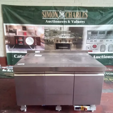 COMMERCIAL FOOD PREP STATION WITH UNDERCOUNTER FRIDGES