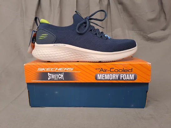 BOXED PAIR OF SKECHERS STRETCH FIT SHOES IN NAVY UK SIZE 9.5