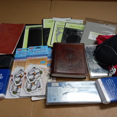 LOT OF ASSORTED STATIONARY ITEMS TO INCLUDE MATH SETS, CRAFT STENCILS AND NOTEBOOK