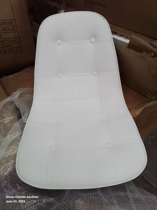 A  BOXED WHITE BUTTON BACK OFFICE SWIVEL CHAIR WITH HEIGHT ADJUSTMENT 