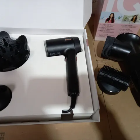 SHARK STYLE IQ IONIC HAIR DRYER & STYLER W/ ACCESSORIES HD110UKQ