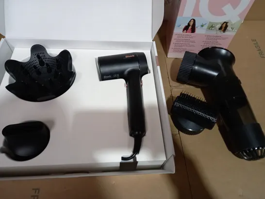 SHARK STYLE IQ IONIC HAIR DRYER & STYLER W/ ACCESSORIES HD110UKQ