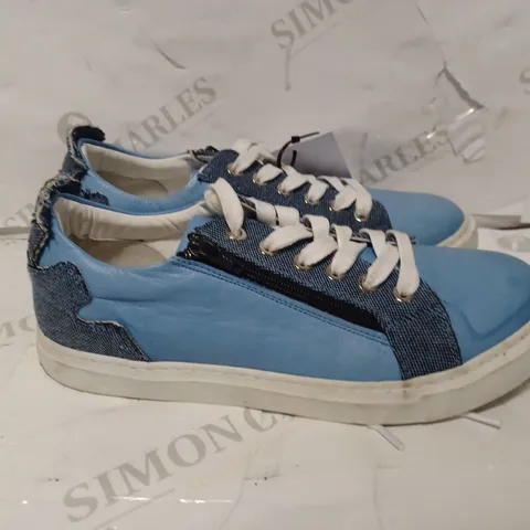 PAIR OF LOW CANVAS LACED TRAINERS IN BLUE - SIZE 39