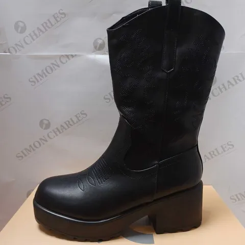 KOI WINTU LONG CHUNKY WESTERN BOOTS, BLACK PU - SIZE 10 