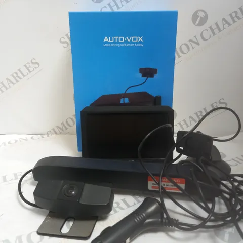 BOXED AUTO-VOX SOLAR1-C-UK2 SOLAR REVERSING CAMERA