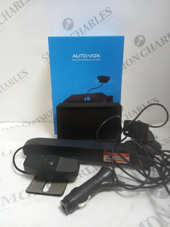 BOXED AUTO-VOX SOLAR1-C-UK2 SOLAR REVERSING CAMERA