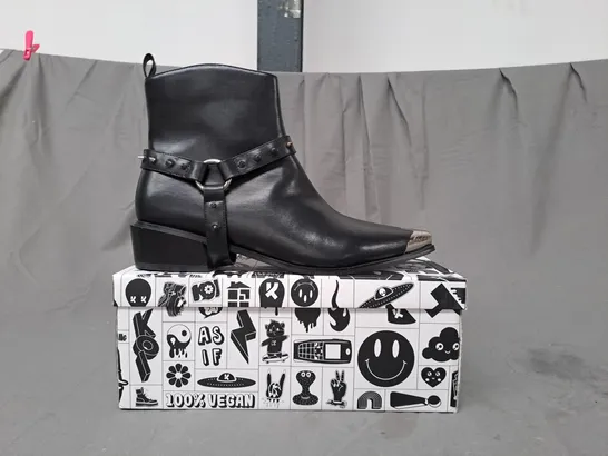 BOXED PAIR OF KOI SILENT BANDIT MEN'S COWBOY BOOTS IN BLACK UK SIZE 11