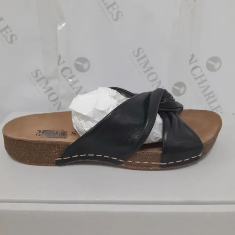 SHIVER LEATHER STRAP SANDAL SIZE 5 - BOXED 