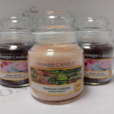 LOT OF APPROX 15 X 104G MIXED YANKEE CANDLES TO INCLUDE TRANQUIL GARDEN & BERRY MOCHI 