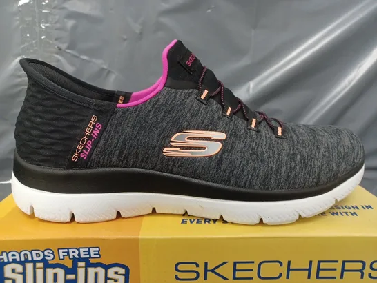 PAIR OF SKECHERS SUMMIT SLIP-IN SHOES IN BLACK/GREY/PINK UK SIZE 5