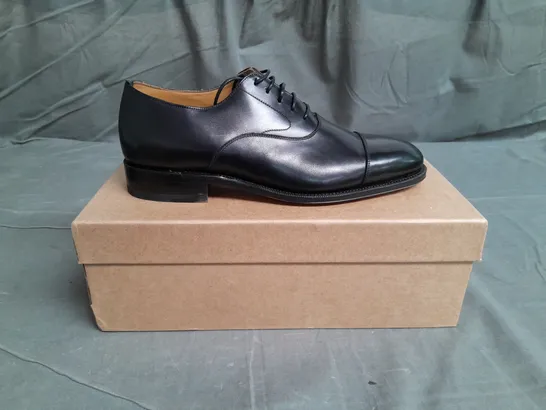 BOXED PAIR OF MEERMIN BLACK SHOES SIZE 8E