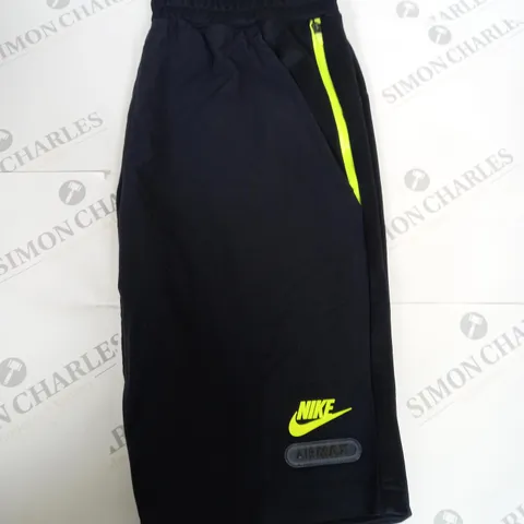 NIKE AIR MAX SHORTS SIZE S