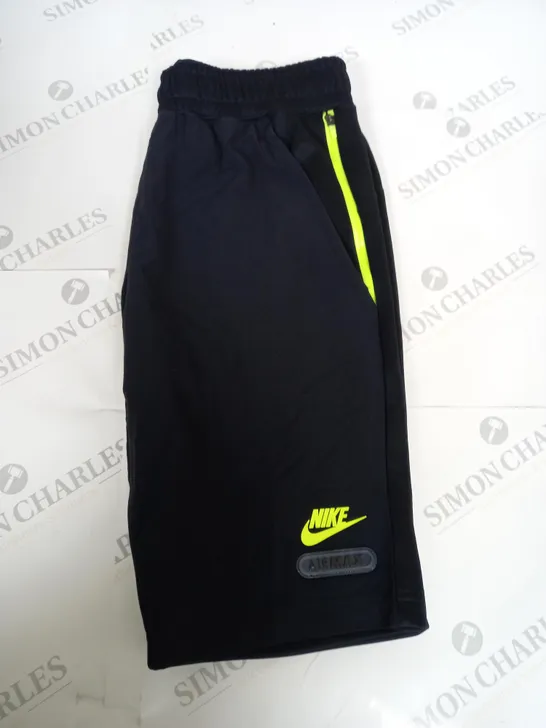 NIKE AIR MAX SHORTS SIZE S