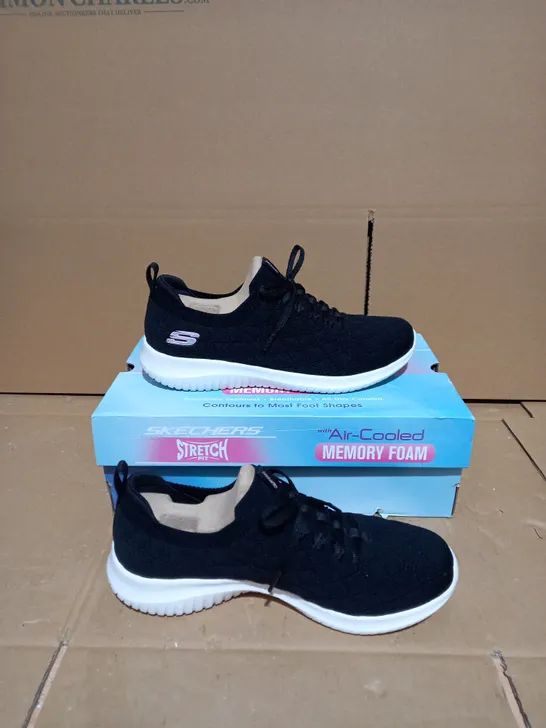 SKECHERS STRETCH FIT MEMORY FOAM BLACK/PINK TRAINERS - SIZE 5.5