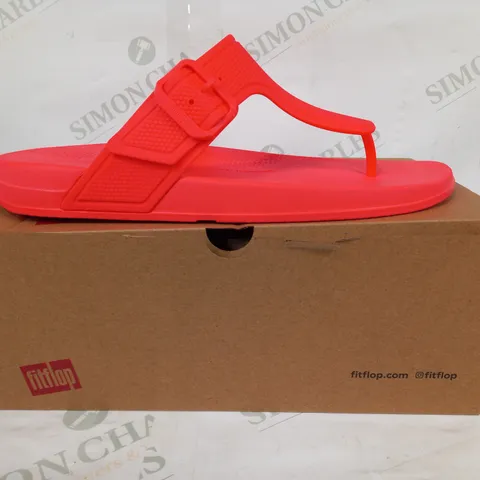 BOXED PAIR OF FITFLOP ADJUSTABLE BUCKLE FLIP-FLOPS IN ORANGE UK SIZE 7