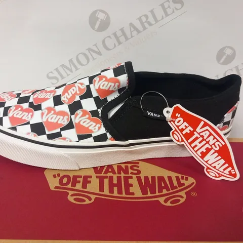 BOXED VANS OFF THE WALL ASHER CHECKERBOARD SIZE 6