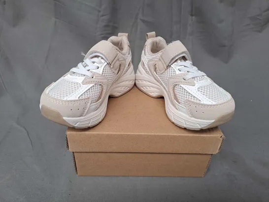 BOXED PAIR OF DESIGNER KIDS SHOES IN BEIGE EU SIZE 24