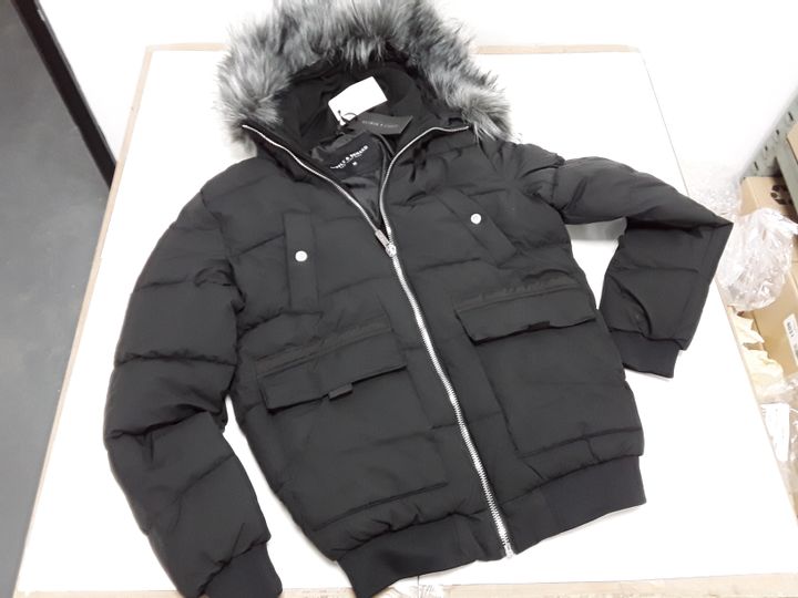 DEMAND HARRISON JACKET IN BLACK MEDIUM 3154154Simon Charles Auctioneers