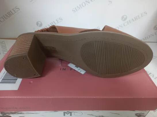 BOXED MIP LASSANDRA SANDAL IN TAN SIZE 5 