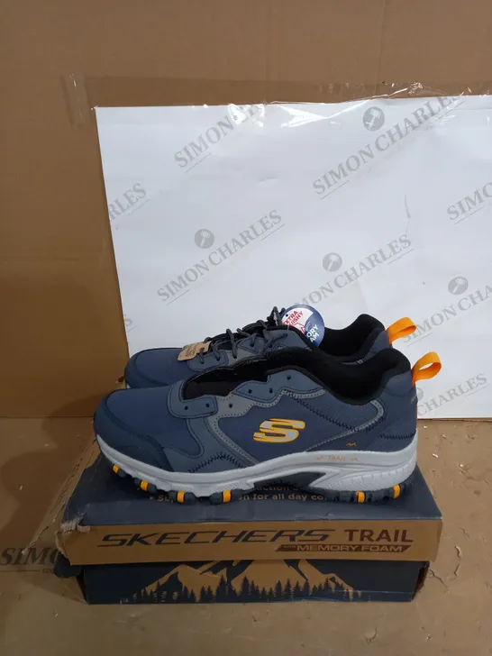 SKECHERS MENS TRAINERS IN NAVY SIZE 8