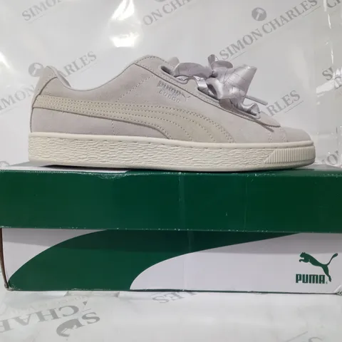 BOXED PAIR OF PUMA SUEDE HEART SHOES IN CLOUD COLOUR UK SIZE 7.5