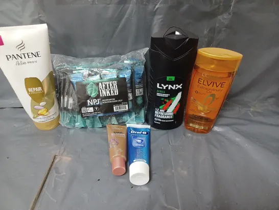 APPROXIMATELY 20 ASSORTED COSMETIC PRODUCTS TO INCLUDE LYNX AFRICA SHOWER GEL, PANTENE CONDITIONER AND AFTER INKED TATTOO CARE SACHETS 