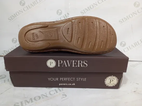 BOXED PAIR OF PAVERS SHOES IN BROWN EU SIZE 38