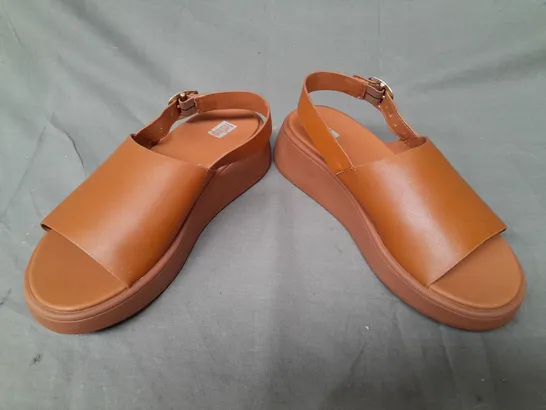 PAIR OF FITFLOP PEEP TOE FLATFORM SANDALS IN BROWN UK SIZE 5