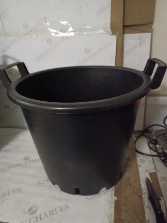 PACK OF 4 HEAVY DUTY 30L PLANTER POTS WITH HANDLES RRP £20