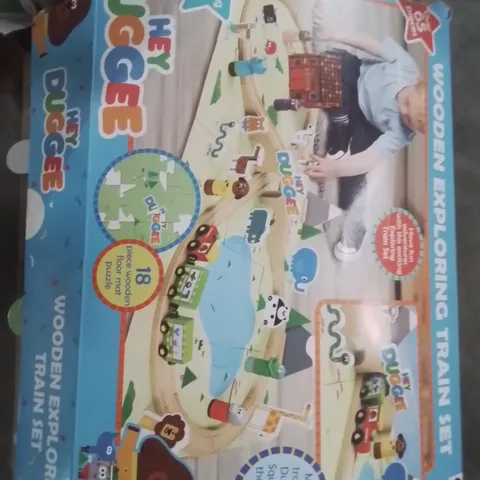 HEY DUGGEE WOODEN EXPLORING TRAIN SET