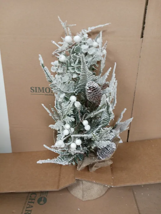 MISTLETOE AND FERN LIT TABLETOP TREE RRP £27.99