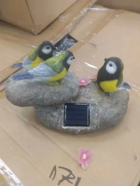 BOXED 3 BIRDS FIGURE WITH SOLAR LIGHT 