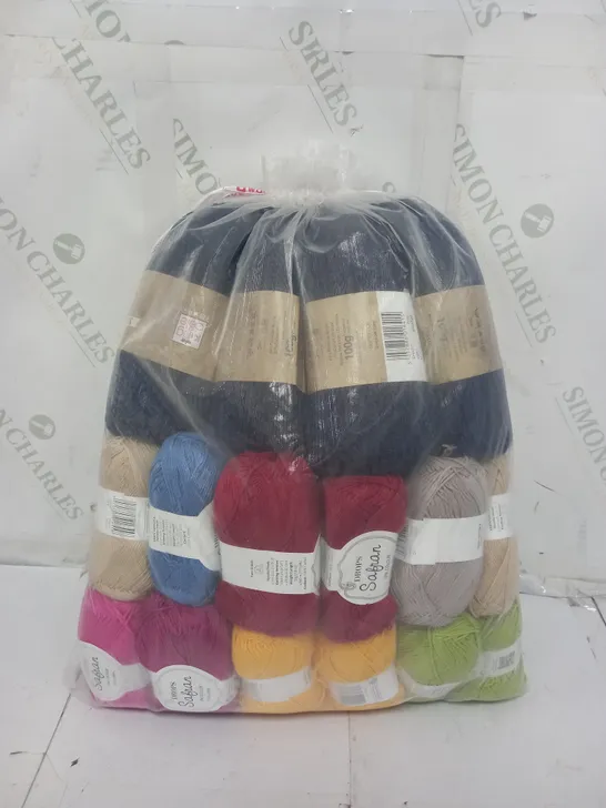 BAG OF ASSORTED YARN IN VARIOUS COLOURS AND WEIGHTS TO INCLUDE KING COLE DRIFTER SUBTLE CHUNKY AND SAFRON DROPS COTTON