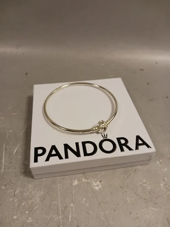 PANDORA MOMENTS ROUND CLASP BRACELET 