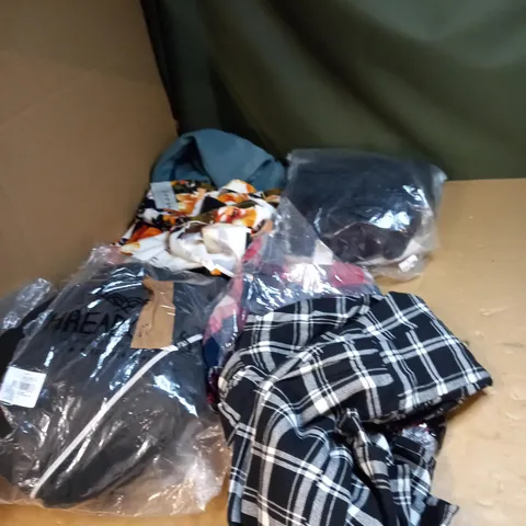 LOT OF APPROX 20 ASSORTED CLOTHING ITEMS VARYING IN SIZE/COLOUR/STYLE TO INCLUDE: TROUSERS, DRESSES, JUMPERS