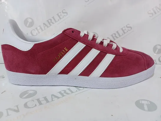 BOXED PAIR OF ADIDAS GAZELLE SHOES IN WILD BERRY COLOUR UK SIZE 9