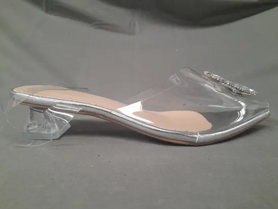 BOXED PAIR OF DESIGNER PEEP TOE LOW BLOCK HEEL SHOES IN CLEAR W. JEWEL EFFECT DETAIL EU SIZE 37