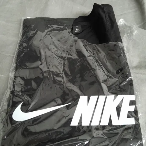 BLACK NIKE T-SHIRT SIZE M 