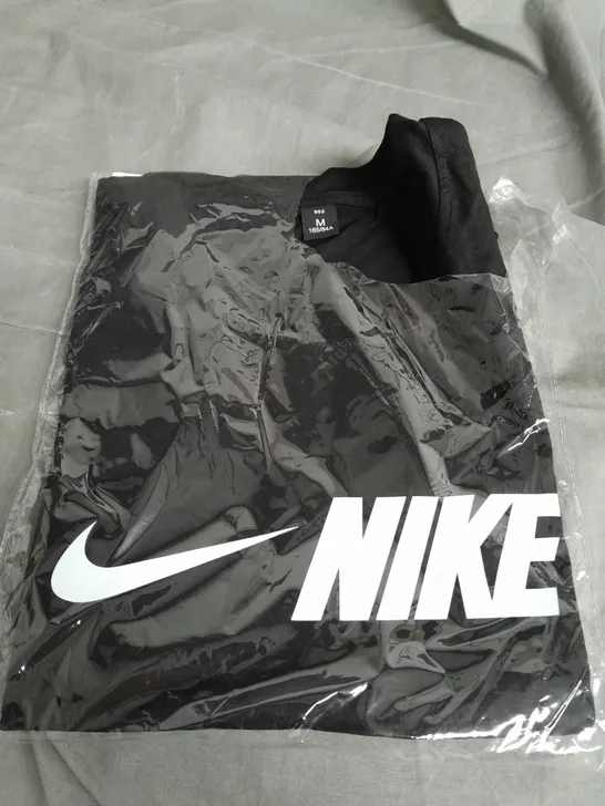 BLACK NIKE T-SHIRT SIZE M 