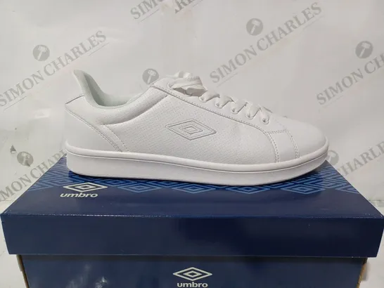 BOXED UMBRO C CUP MENS SHOES - SIZE 9 