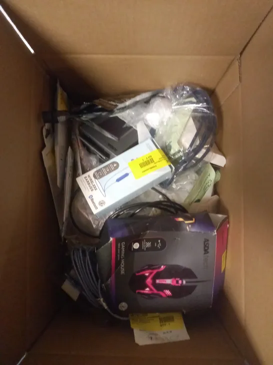 BOX OF APPROXIMATELY 20 ASSORTED ELECTRICAL PRODUCTS TO INCLUDE USB MOUSE, POWER BANK, CHARGING CABLES ETC 