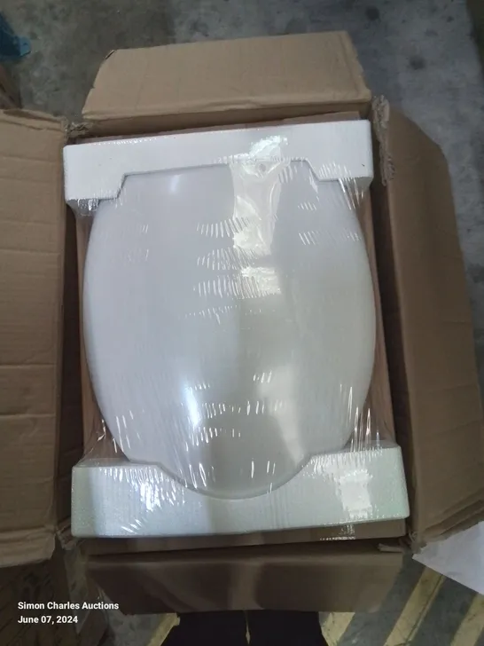 A BOX OF 7 BOXED TOILET SEATS